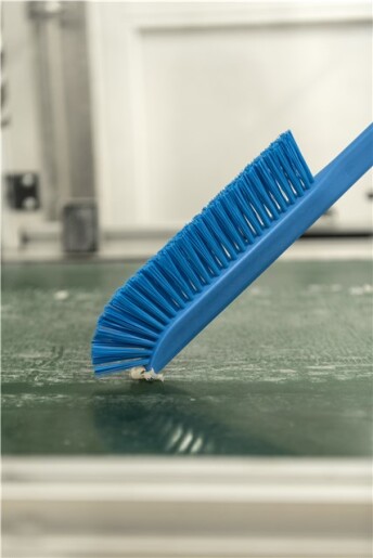 Vikan - Hygiene - Precisieborstel - Lange steel - Medium vezels - Rood - Afbeelding 13