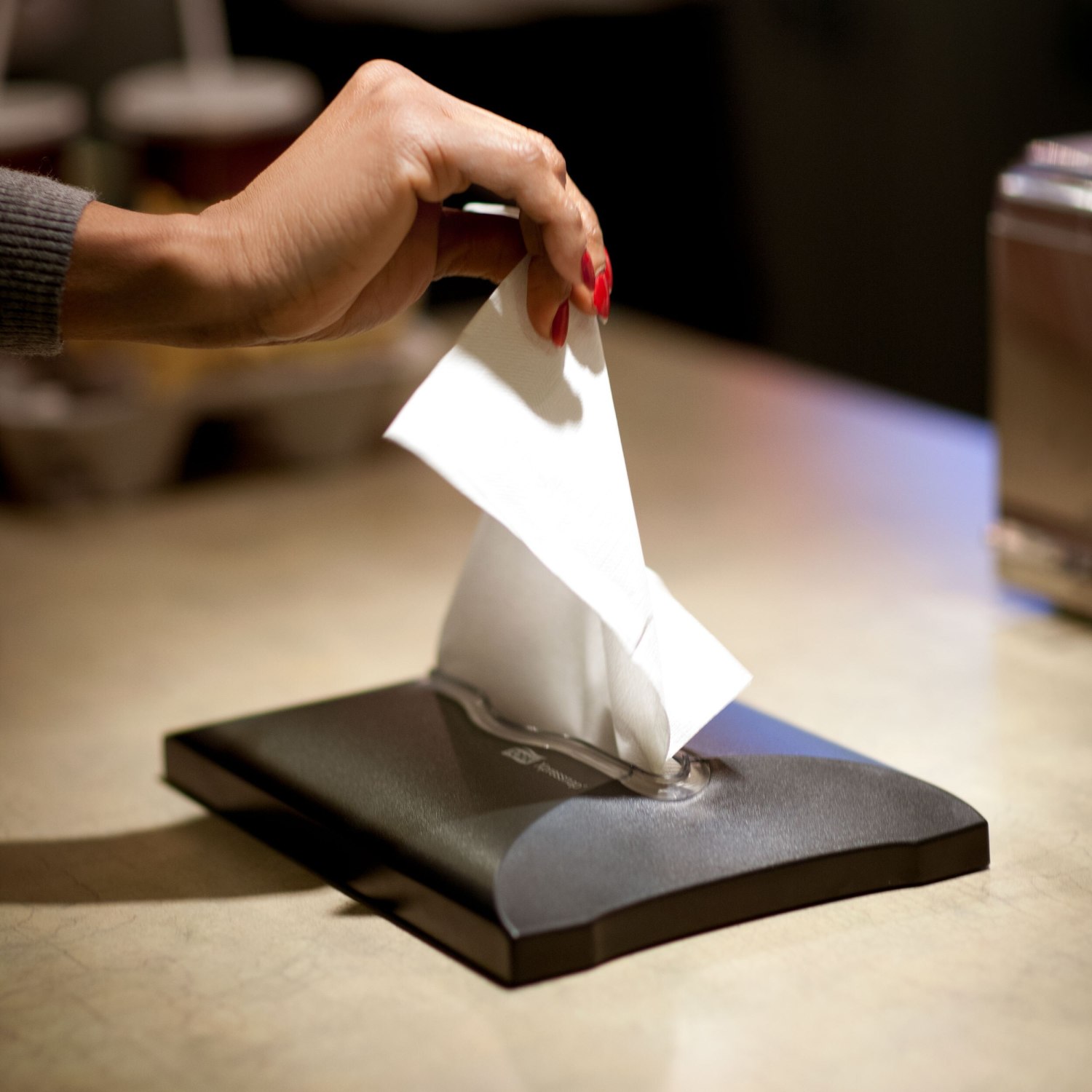 Tork Xpressnap - In-counter servetdispenser - Zwart - Kunststof - Signature Line - 50cm - Afbeelding 7